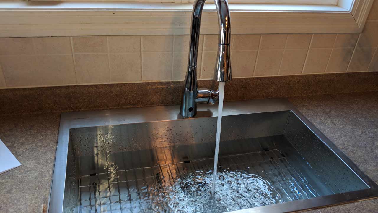 clocked kitchen sink high pressure air