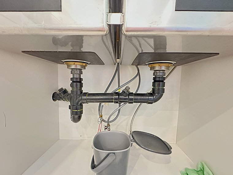 kitchen sink drain replace by professional everest plumbing in Hamilton