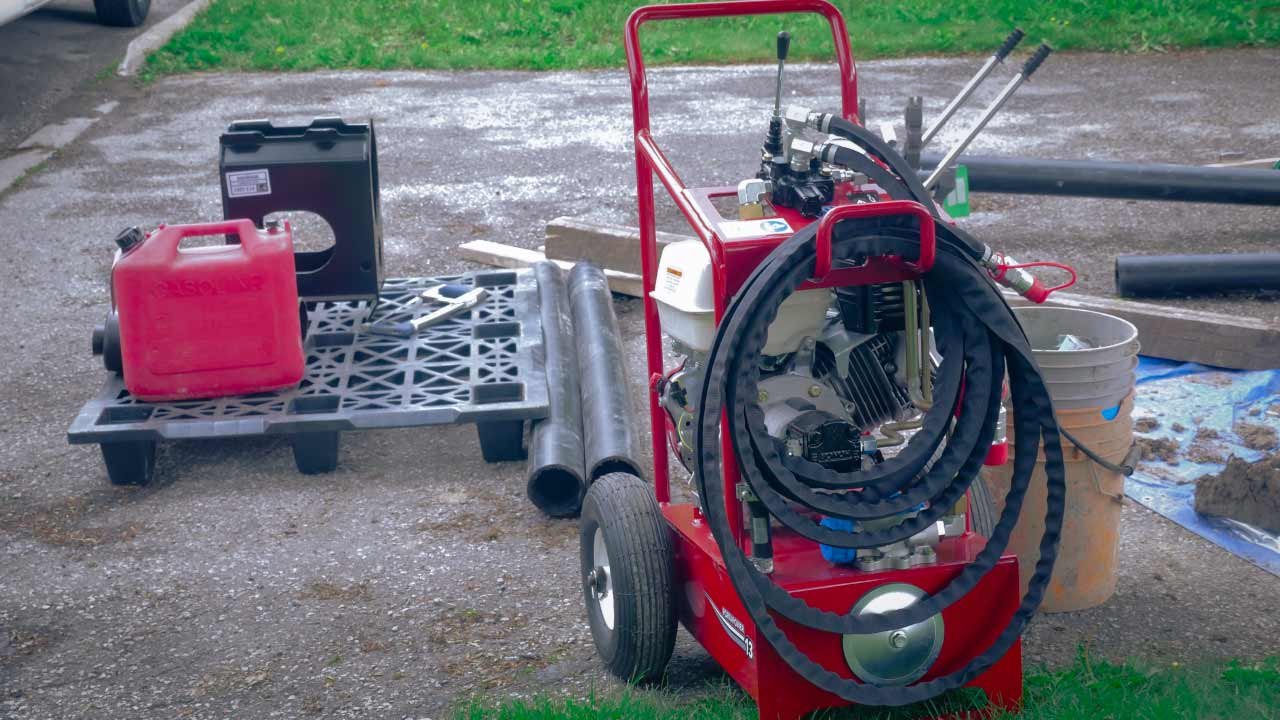 trenchless pipe restoration device