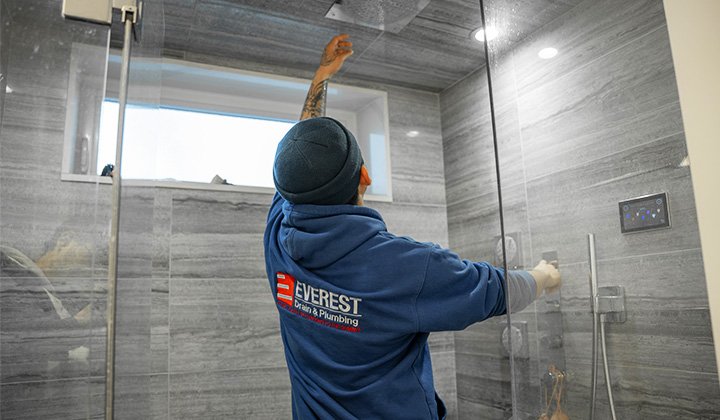 Frozen and burst water pipe emergency repair services in Toronto by Everest Plumbing.