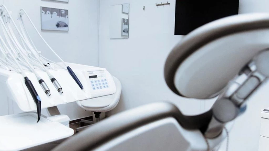 dental plumbing services with professional plumber