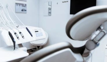 dental plumbing services with professional plumber