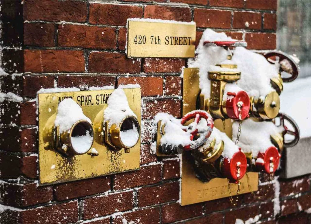 Tips to prevent & unfreeze frozen pipe