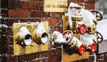 Tips to prevent & unfreeze frozen pipe