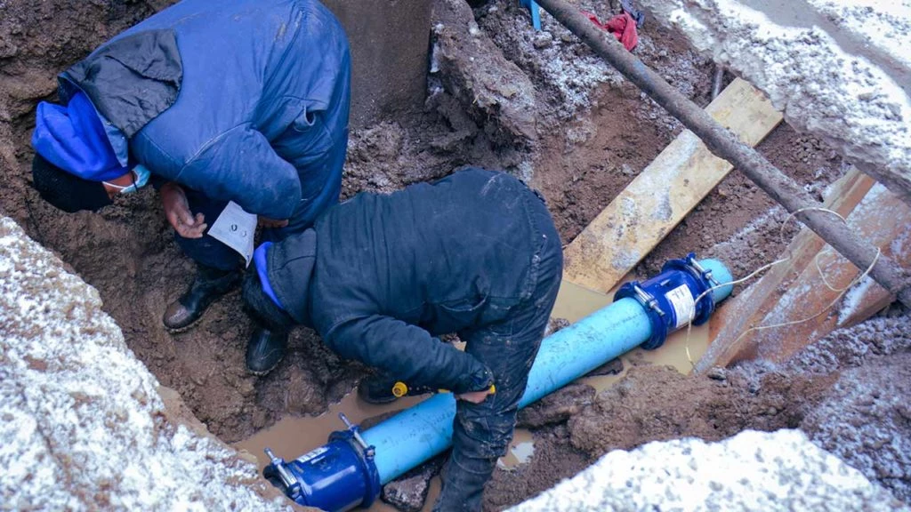 Everest Plumber Replacing the rusted iron pipe