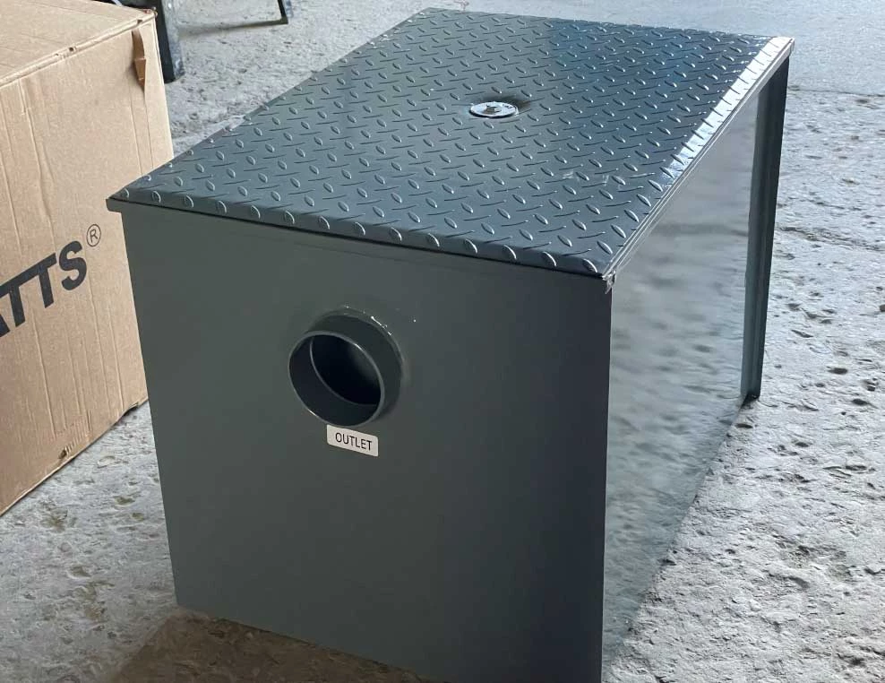 Grease trap for small food industry resturant